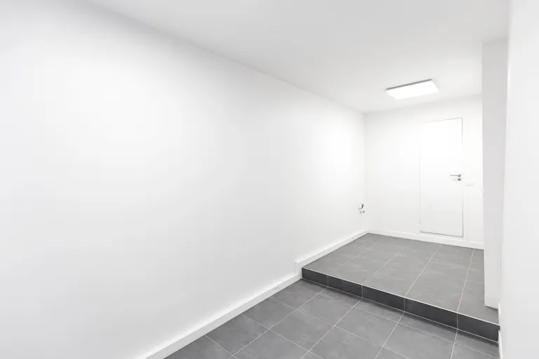 Classic Le Marais Art Gallery - Image 1