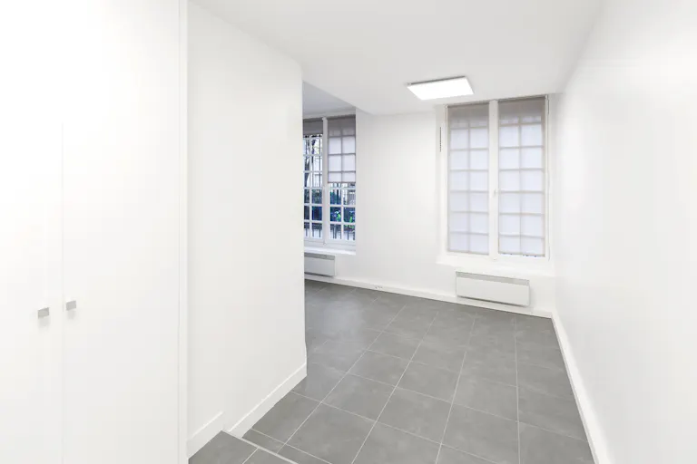 Classic Le Marais Art Gallery - Image 2