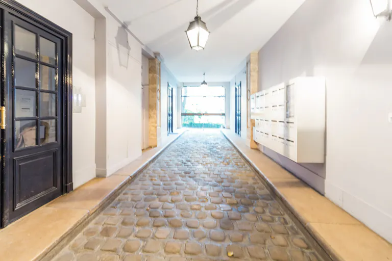 Classic Le Marais Art Gallery - Image 4