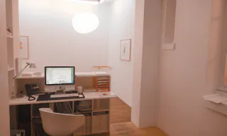 Contemporary art gallery in the elegant Le Marais neighborhood - Image 2