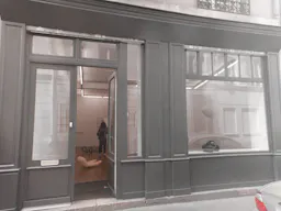 Contemporary art gallery in the elegant Le Marais neighborhood - Image 5