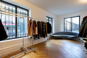 Spacious Tilsitt Flat with Garden - Image 5