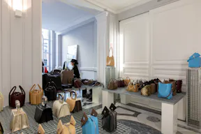 Spacious Tilsitt Flat with Garden - Image 9