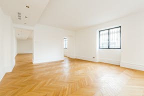 Spacious Tilsitt Flat with Garden - Image 11