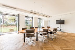 Spacious Tilsitt Flat with Garden - Image 14