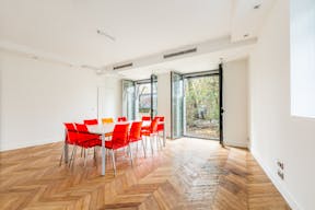 Spacious Tilsitt Flat with Garden - Image 18