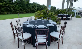 Tranquil Oasis Retreat with Lush Gardens and Modern Amenities Near Miami - Image 14