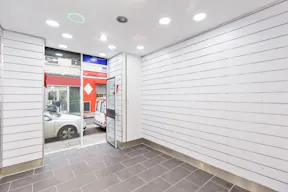 Bright white-box near to Bastille - Image 0