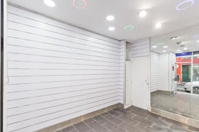 Bright white-box near to Bastille - Image 3