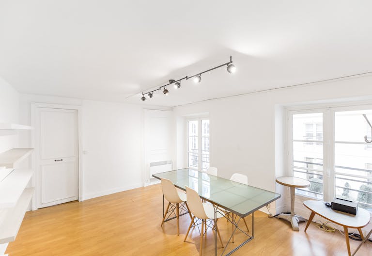 Loft Space in the 1st Arrondissement - Image 1