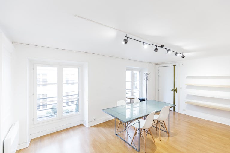 Loft Space in the 1st Arrondissement - Image 2