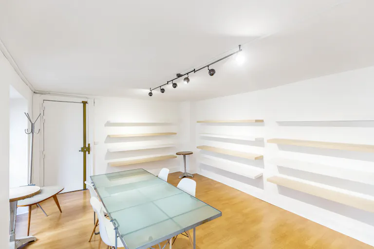 Loft Space in the 1st Arrondissement - Image 3