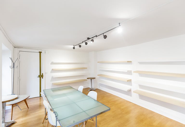 Loft Space in the 1st Arrondissement - Image 3