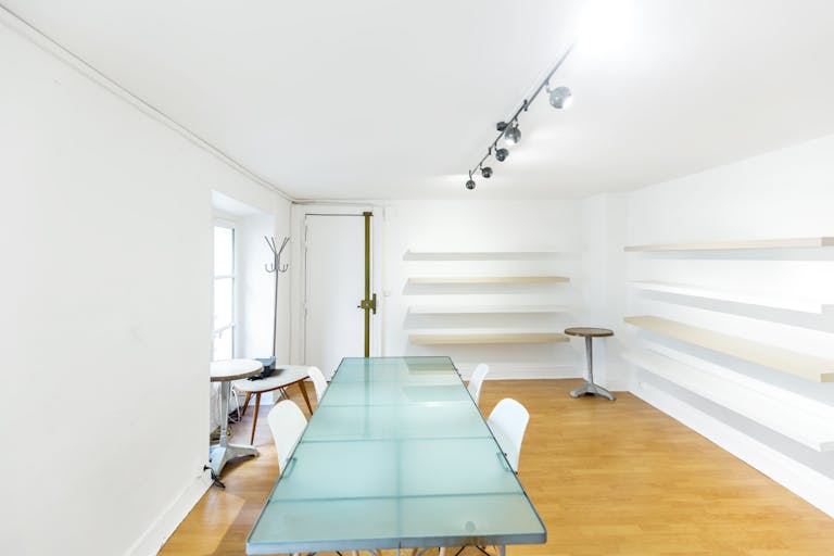 Loft Space in the 1st Arrondissement - Image 4