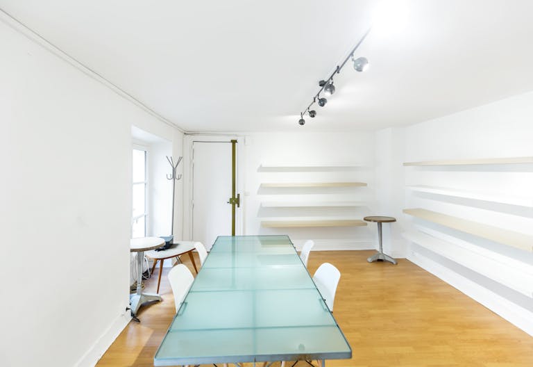 Loft Space in the 1st Arrondissement - Image 4