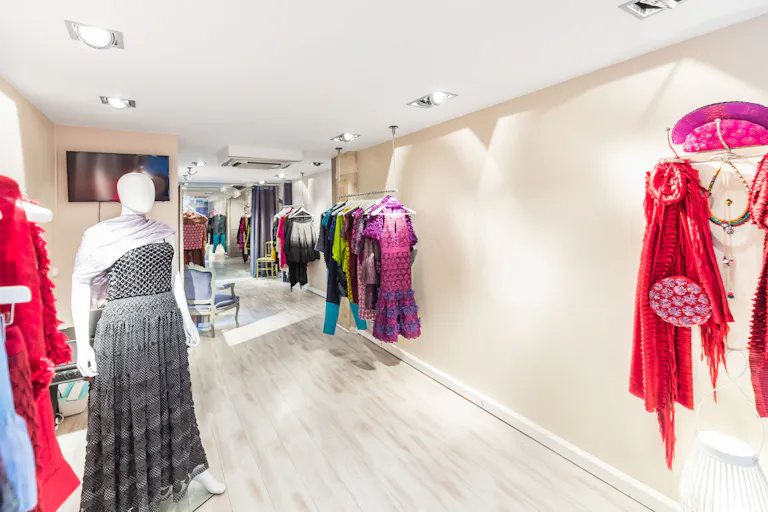 Elegant Shop in the heart of Saint-Germain - Image 1