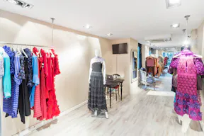 Elegant Shop in the heart of Saint-Germain - Image 2