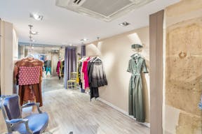 Elegant Shop in the heart of Saint-Germain - Image 3