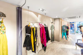 Elegant Shop in the heart of Saint-Germain - Image 5