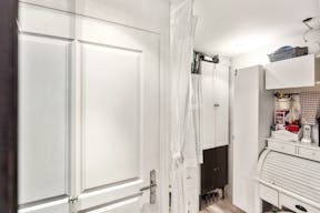 Elegant Shop in the heart of Saint-Germain - Image 6