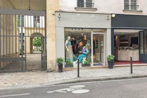 Elegant Shop in the heart of Saint-Germain - Image 10