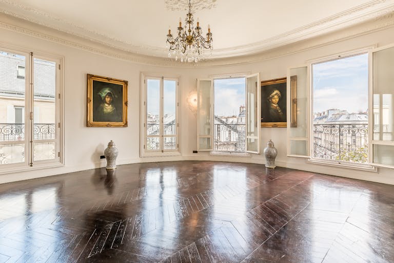 Loft Space on Franklin Roosevelt Avenue - Image 0