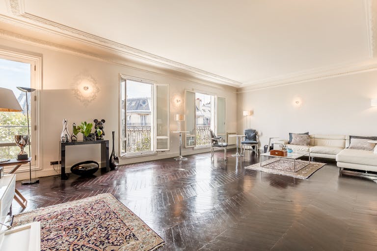 Loft Space on Franklin Roosevelt Avenue - Image 1