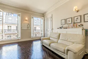 Loft Space on Franklin Roosevelt Avenue - Image 2