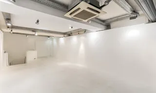 Pop-Up shop space in Le Marais - Image 2