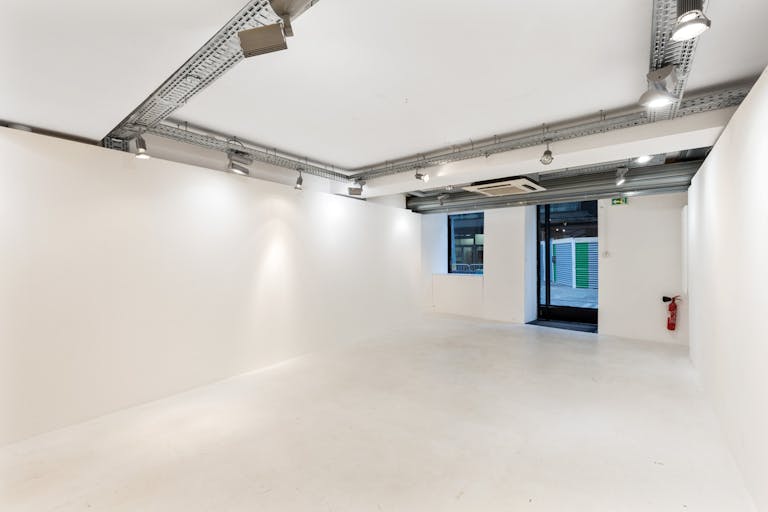 Pop-Up shop space in Le Marais - Image 3