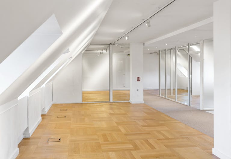 Unique Showroom in the Village Royal - Image 2