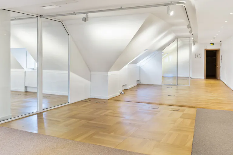 Unique Showroom in the Village Royal - Image 3