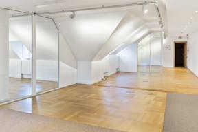 Unique Showroom in the Village Royal - Image 3