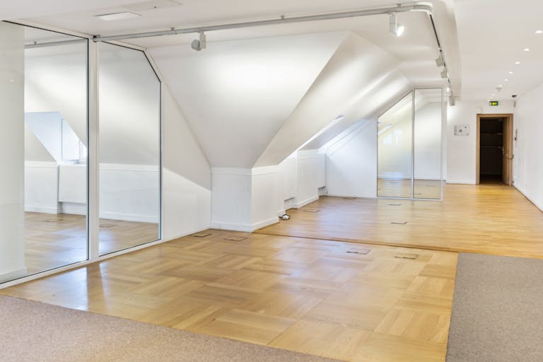 Unique Showroom in the Village Royal - Image 3