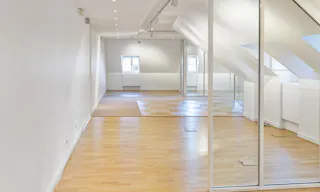 Unique Showroom in the Village Royal - Image 4