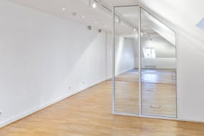 Unique Showroom in the Village Royal - Image 5