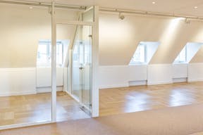 Unique Showroom in the Village Royal - Image 6