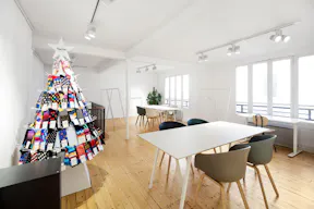 Gallery Space in Le Marais - Image 1