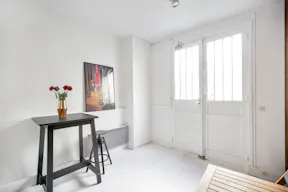 Gallery Space in Le Marais - Image 8