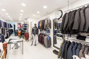 Elegant Shop in Le Marais - Image 1