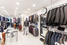 Elegant Shop in Le Marais - Image 1