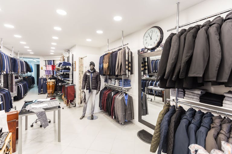 Elegant Shop in Le Marais - Image 1