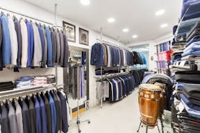 Elegant Shop in Le Marais - Image 2