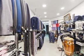 Elegant Shop in Le Marais - Image 3