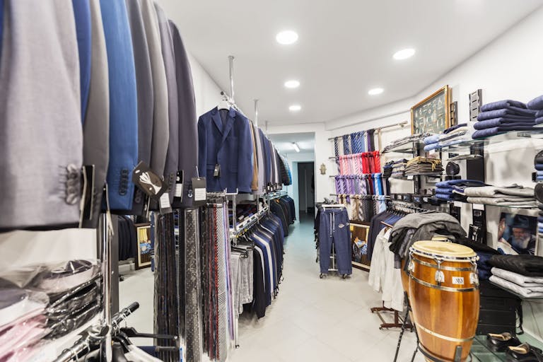 Elegant Shop in Le Marais - Image 3