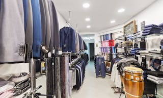 Elegant Shop in Le Marais - Image 3