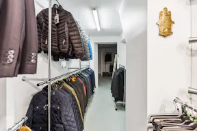 Elegant Shop in Le Marais - Image 4