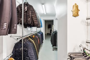 Elegant Shop in Le Marais - Image 4