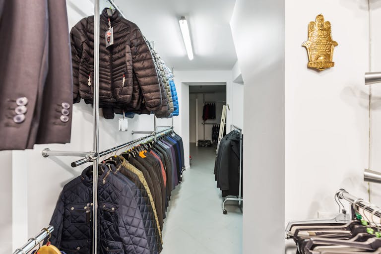 Elegant Shop in Le Marais - Image 4