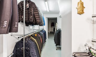 Elegant Shop in Le Marais - Image 4